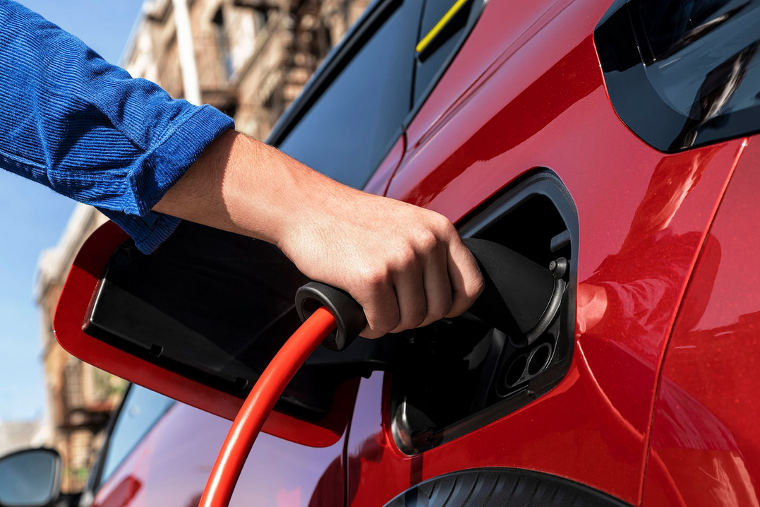 You are currently viewing Leasing à 100 € / mois pour les voitures électriques : en pause jusqu’à 2025
